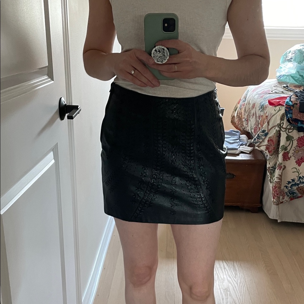 Black leather mini skirt - Danier - 6